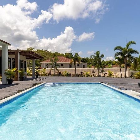 Sun Shine Luxury Villas 2 Bedroom Pool & Gym Ocho Rios St Ann Bagian luar foto