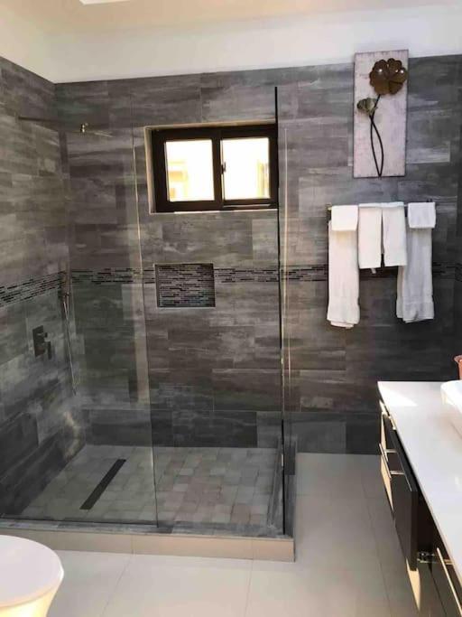 Sun Shine Luxury Villas 2 Bedroom Pool & Gym Ocho Rios St Ann Bagian luar foto