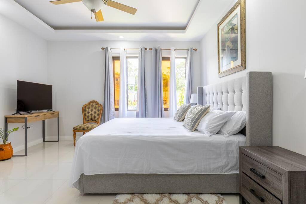 Sun Shine Luxury Villas 2 Bedroom Pool & Gym Ocho Rios St Ann Bagian luar foto