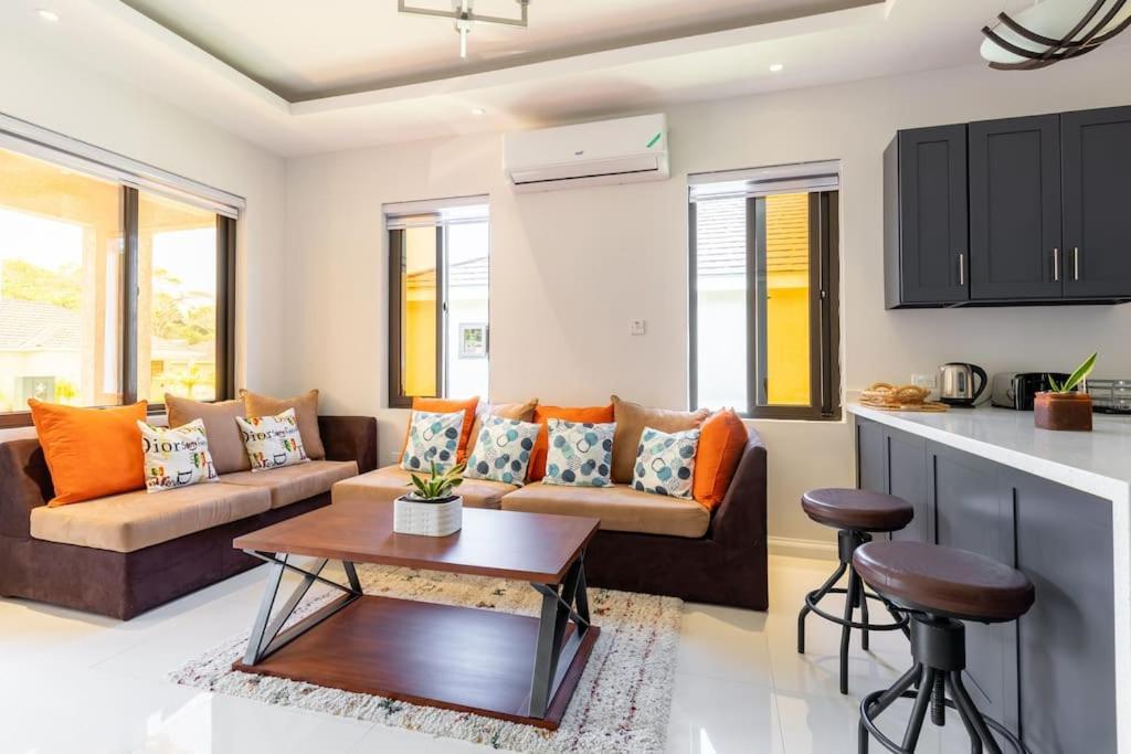 Sun Shine Luxury Villas 2 Bedroom Pool & Gym Ocho Rios St Ann Bagian luar foto