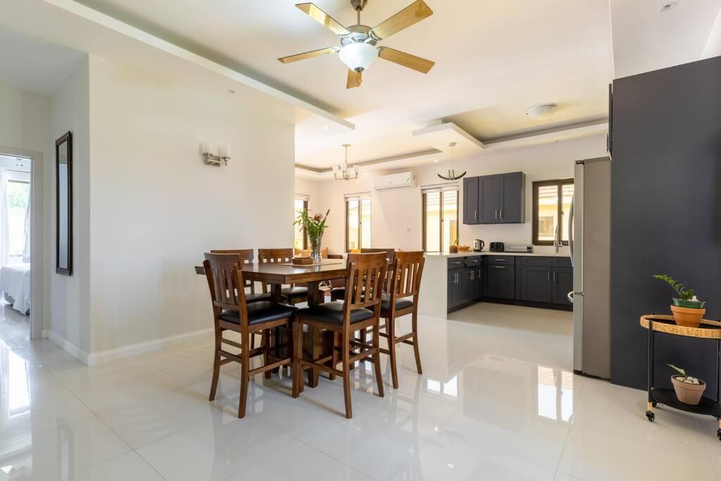 Sun Shine Luxury Villas 2 Bedroom Pool & Gym Ocho Rios St Ann Bagian luar foto