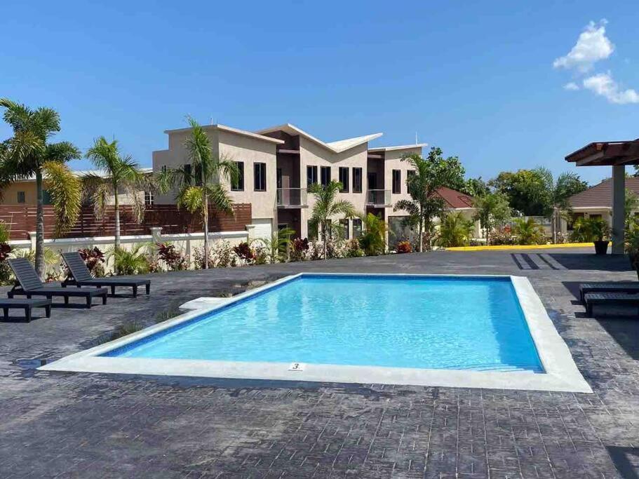 Sun Shine Luxury Villas 2 Bedroom Pool & Gym Ocho Rios St Ann Bagian luar foto